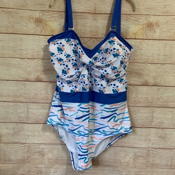 NWT one piece swimsuit - Picture 1 of 6